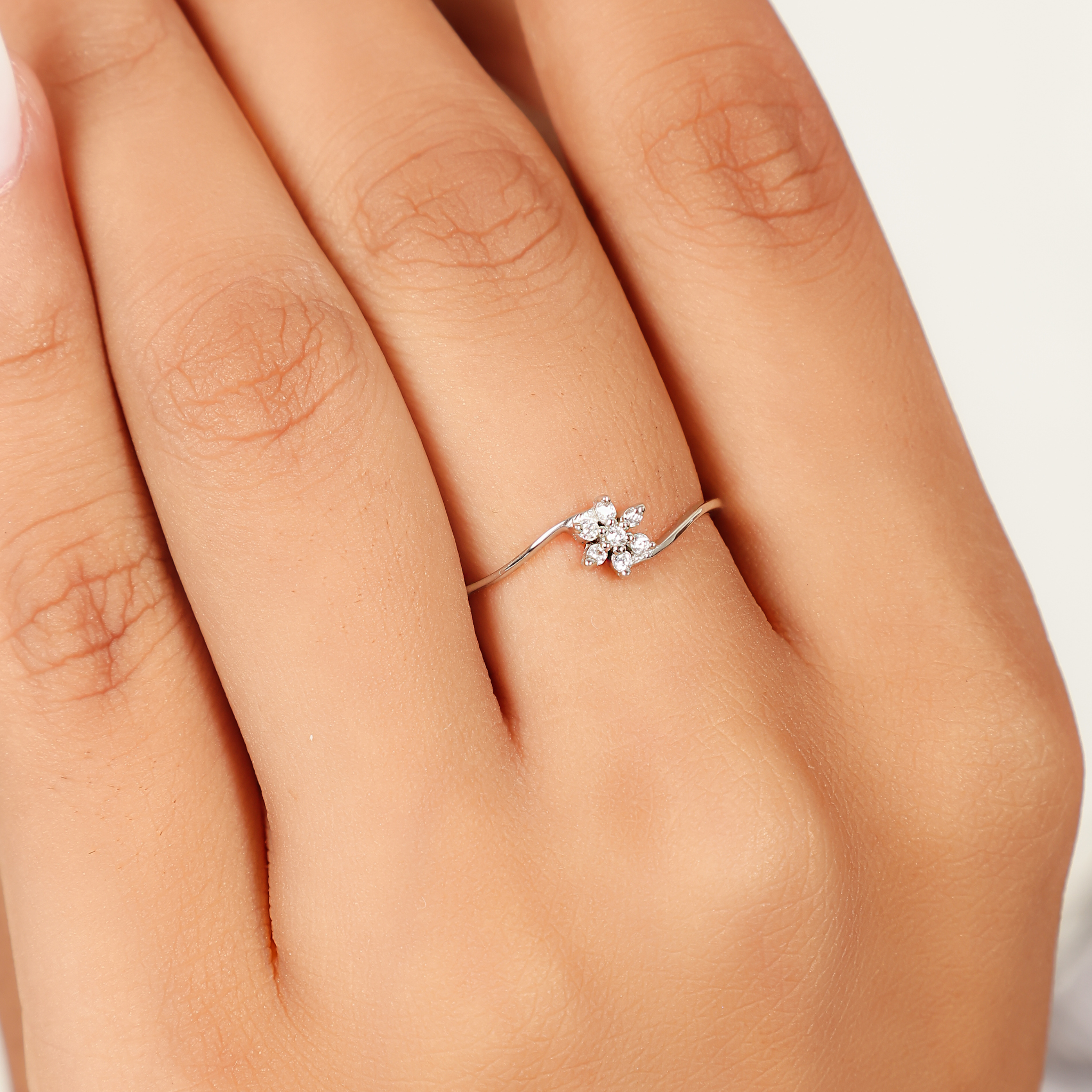 Sparkling Flower Solitaire Ring, Hallmarked 925 Sterling Silver